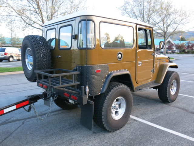 1976 Green Toyota Land Cruiser --