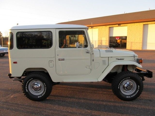 1976 Tan Toyota Land Cruiser SUV