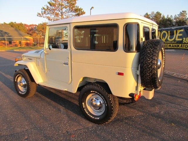 1976 Tan Toyota Land Cruiser SUV