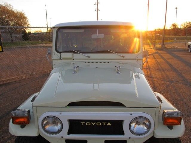 1976 Tan Toyota Land Cruiser SUV