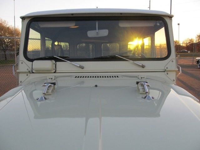 1976 Tan Toyota Land Cruiser SUV