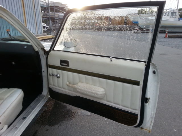 1976 White Chevrolet Nova Coupe