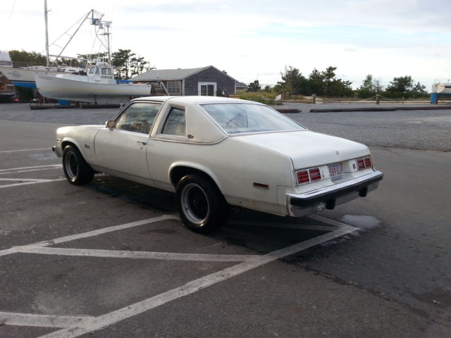 1976 White Chevrolet Nova Coupe