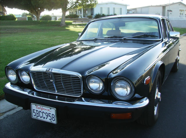 1976 Green Jaguar XJ12 Sedan