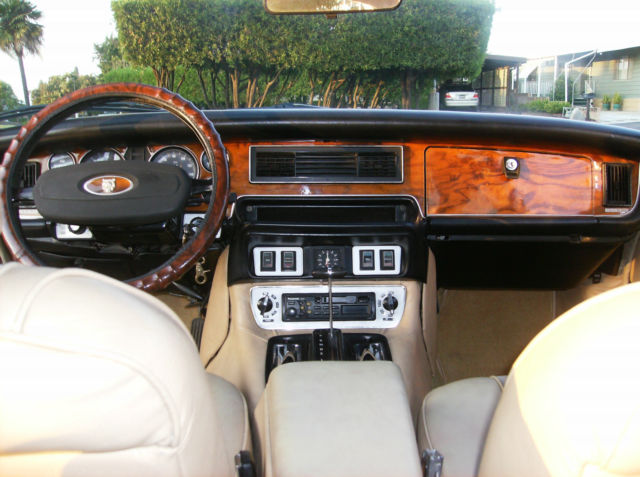 1976 Green Jaguar XJ12 Sedan