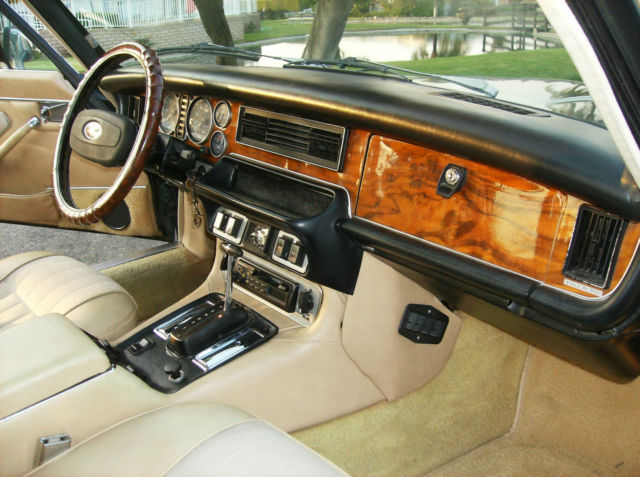 1976 Green Jaguar XJ12 Sedan