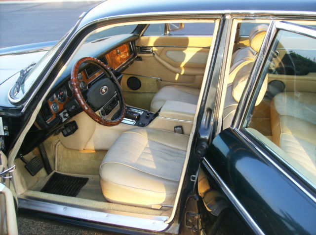 1976 Green Jaguar XJ12 Sedan