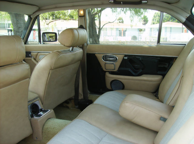 1976 Green Jaguar XJ12 Sedan