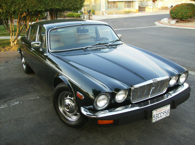 1976 Green Jaguar XJ12 Sedan