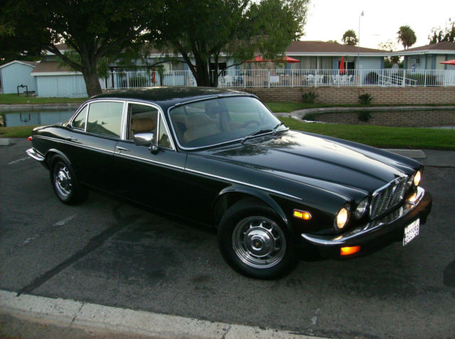 1976 Green Jaguar XJ12 Sedan
