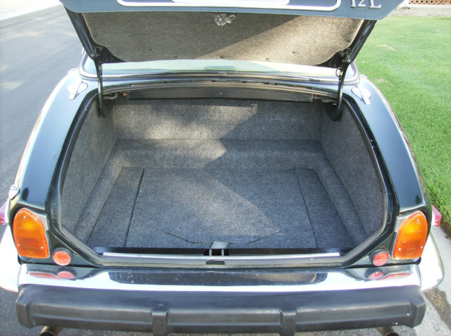 1976 Green Jaguar XJ12 Sedan