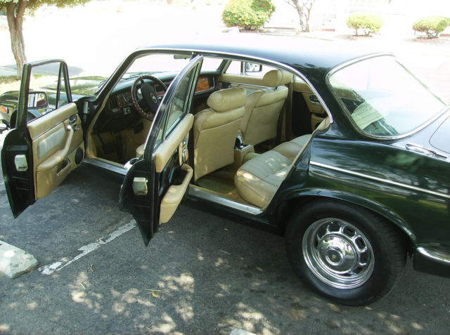 1976 Green Jaguar XJ12 Sedan