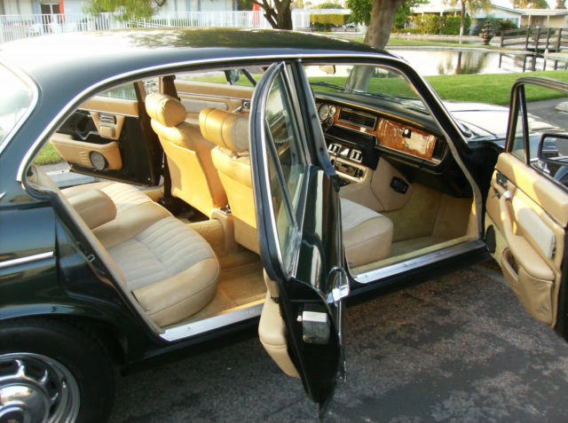 1976 Green Jaguar XJ12 Sedan