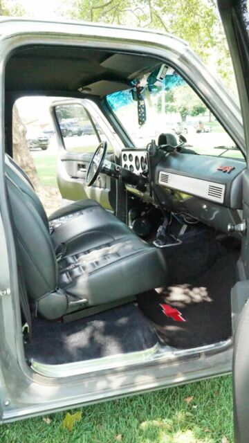 1977 White & Gray Chevrolet C-10 Extended Cab Pickup