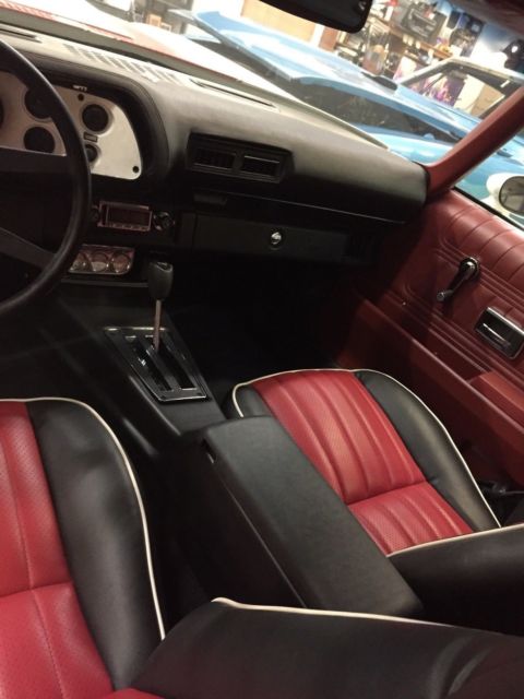 1977 White Chevrolet Camaro