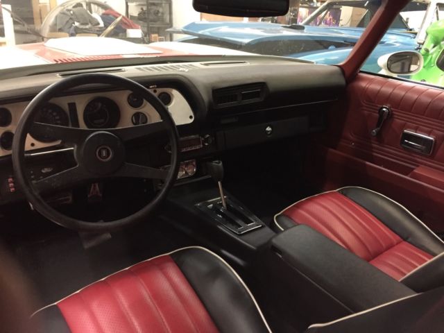 1977 White Chevrolet Camaro