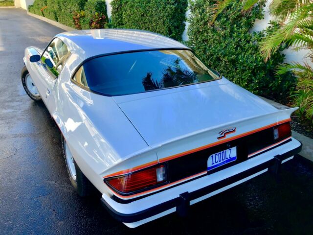 1977 White Chevrolet Camaro Coupe