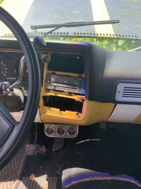 1977 Yellow Chevrolet C-10