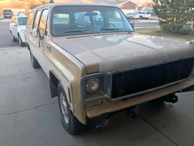 1977 TWO TONE Chevrolet Suburban