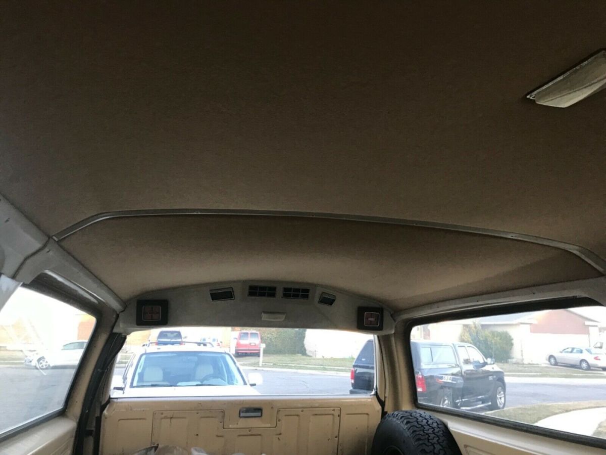 1977 TWO TONE Chevrolet Suburban