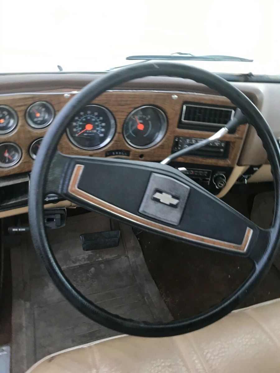 1977 TWO TONE Chevrolet Suburban