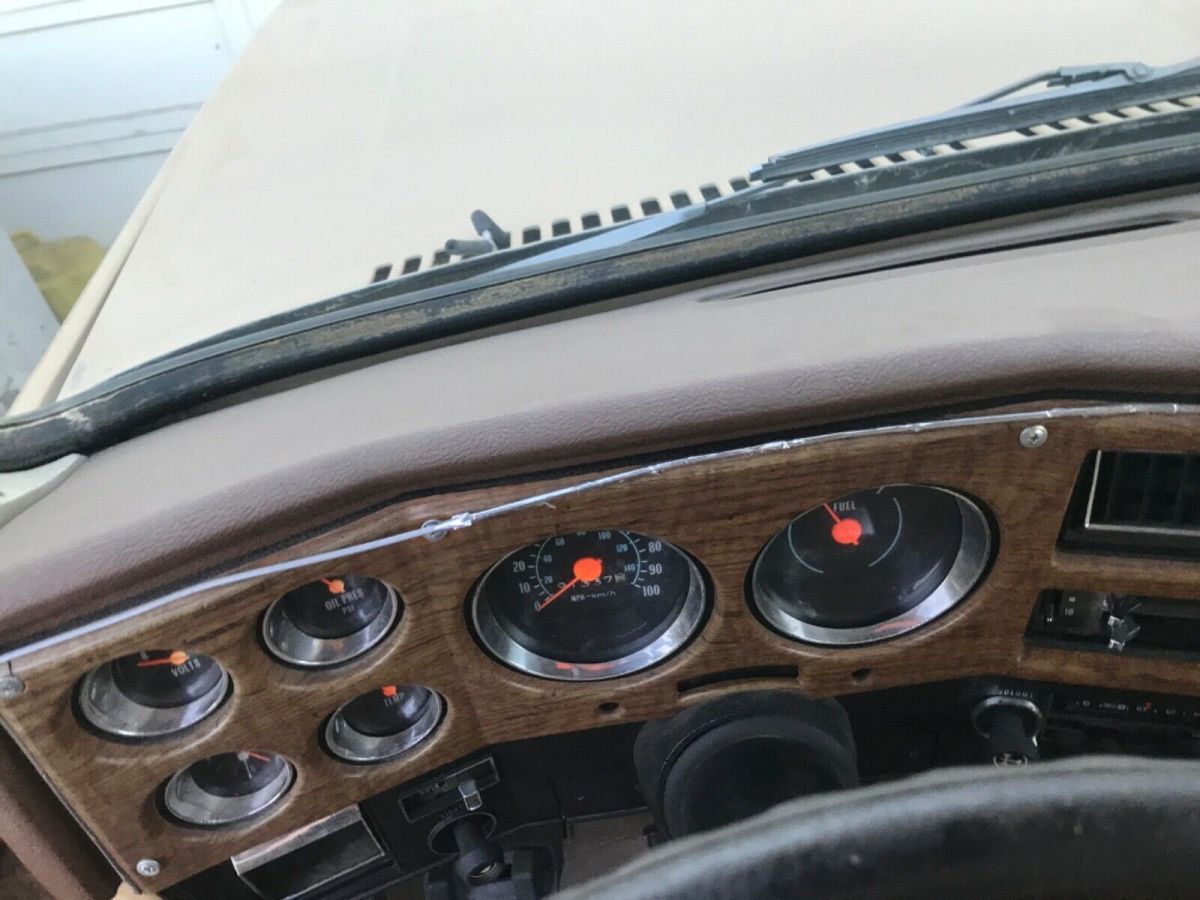 1977 TWO TONE Chevrolet Suburban