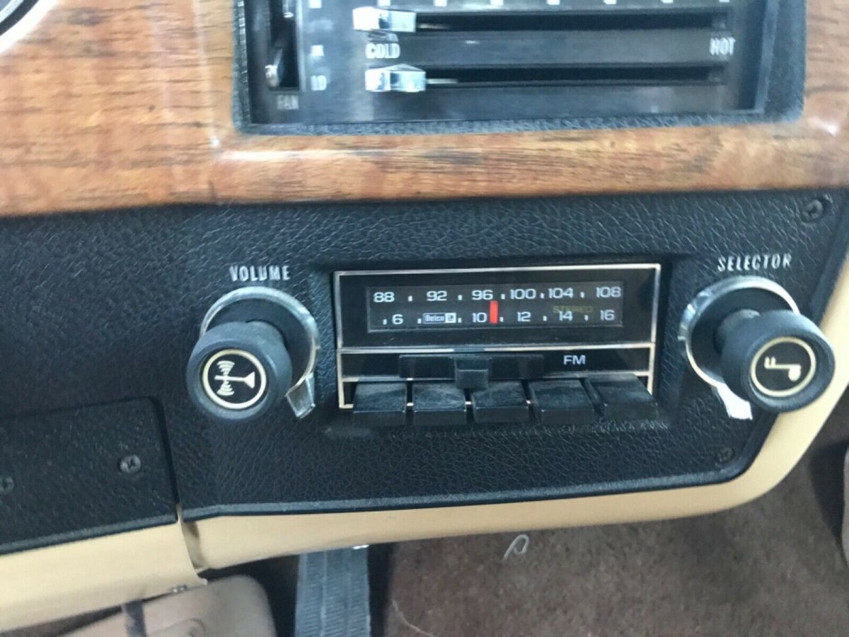 1977 TWO TONE Chevrolet Suburban