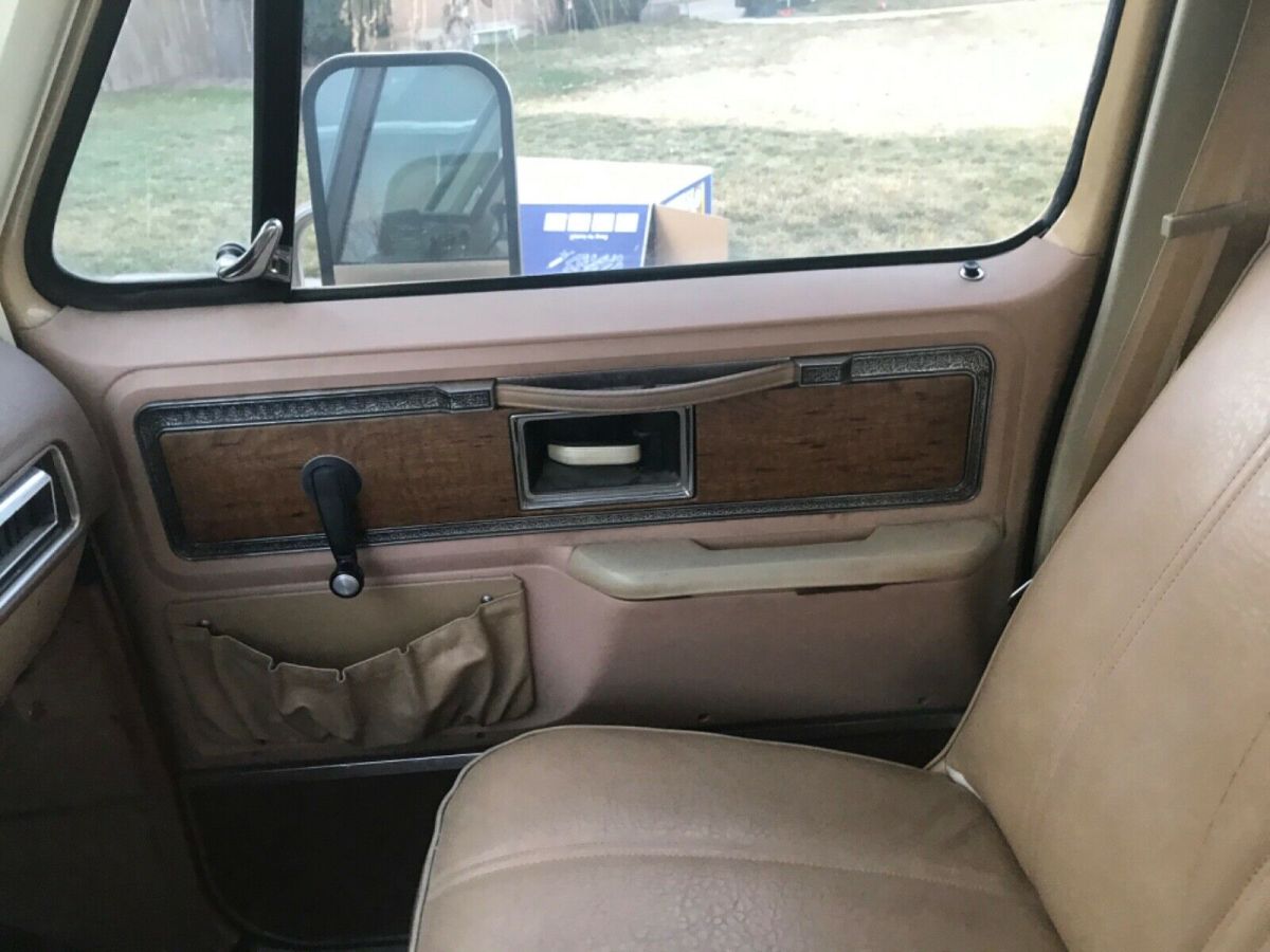 1977 TWO TONE Chevrolet Suburban