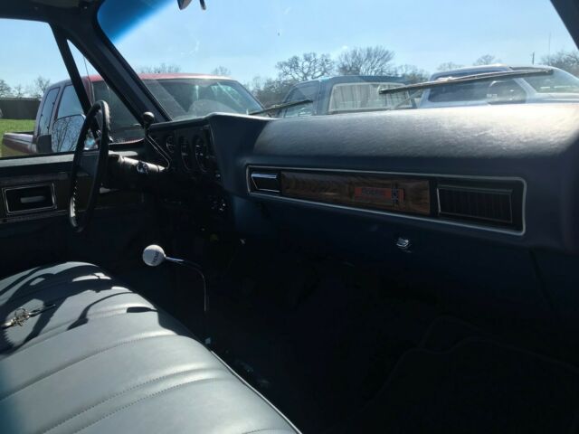 1977 Blue/White Chevrolet C-10 Pickup