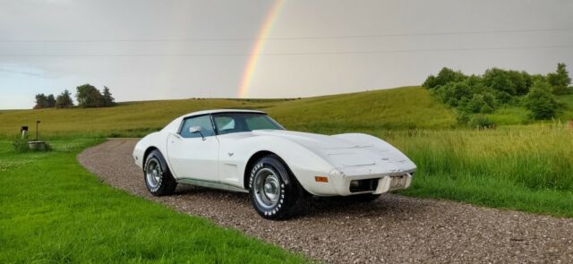 1977 White Chevrolet Corvette Coupe