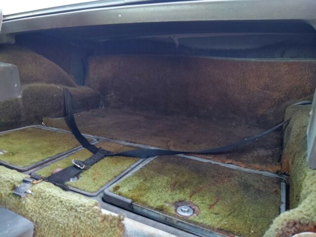 1977 White Chevrolet Corvette Coupe