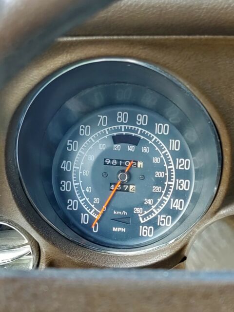 1977 White Chevrolet Corvette Coupe