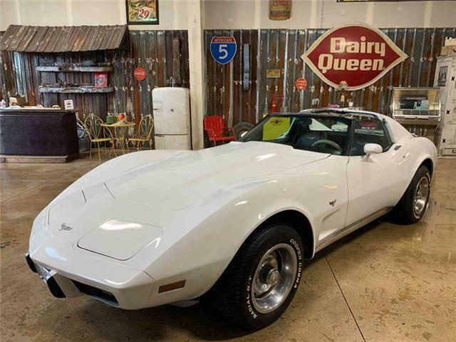 1977 White Chevrolet Corvette Coupe