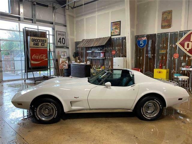 1977 White Chevrolet Corvette Coupe