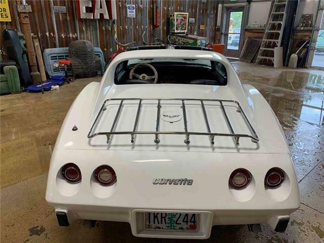 1977 White Chevrolet Corvette Coupe