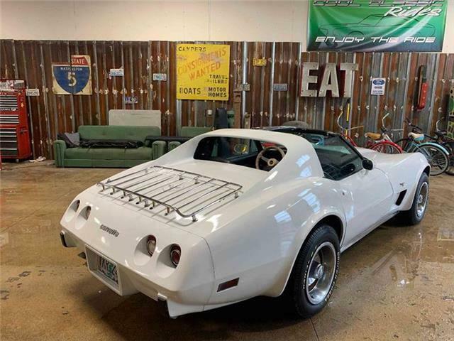 1977 White Chevrolet Corvette Coupe