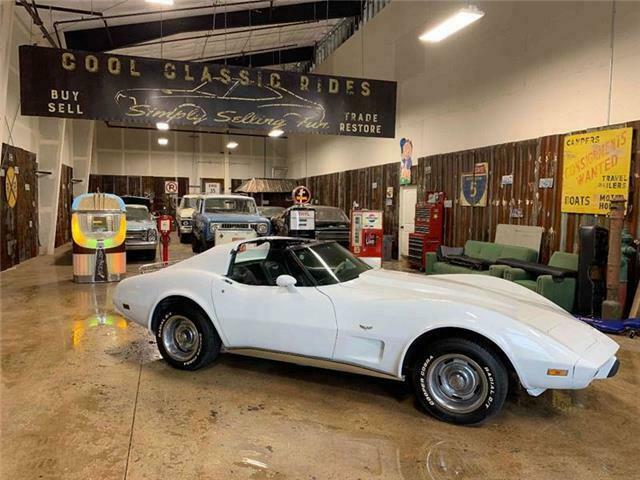 1977 White Chevrolet Corvette Coupe