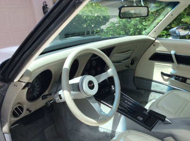 1977 Silver Chevrolet Corvette Coupe