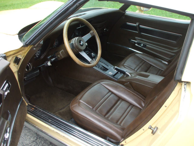 1977 Tan Chevrolet Corvette Coupe