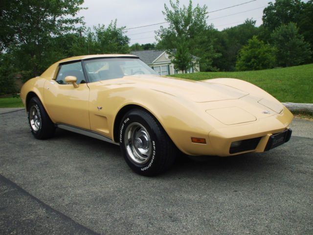 1977 Tan Chevrolet Corvette Coupe