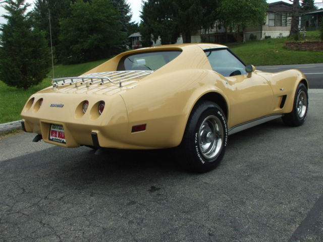 1977 Tan Chevrolet Corvette Coupe