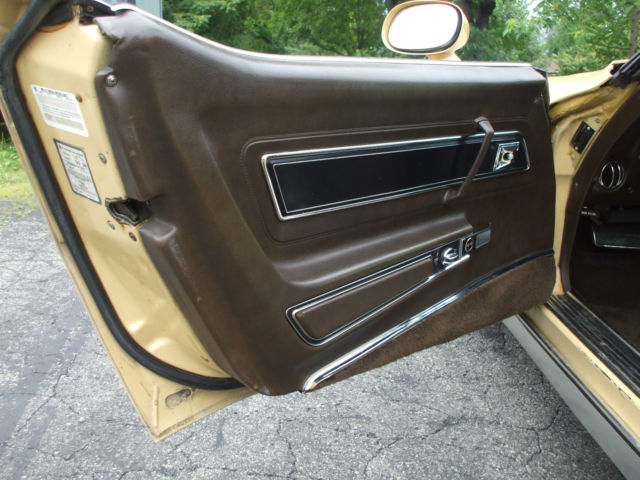 1977 Tan Chevrolet Corvette Coupe