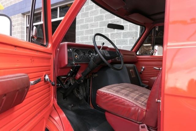 1977 Red Chevrolet G30 Minivan/Van