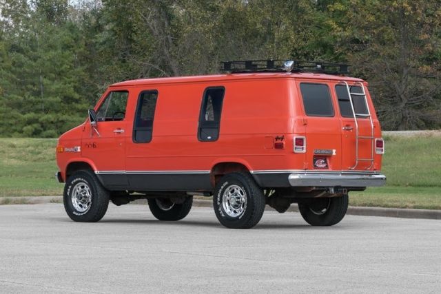 1977 Red Chevrolet G30 Minivan/Van