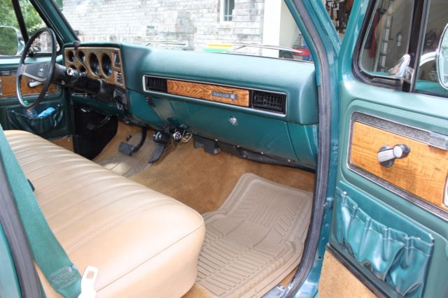1977 Holly Green Chevrolet C-10 Standard Cab Pickup