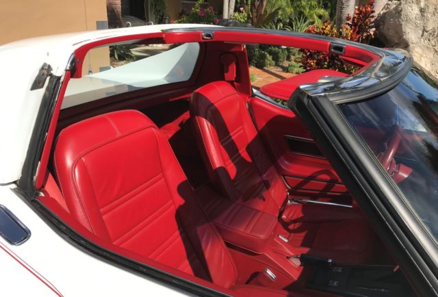 1977 White Chevrolet Corvette Coupe