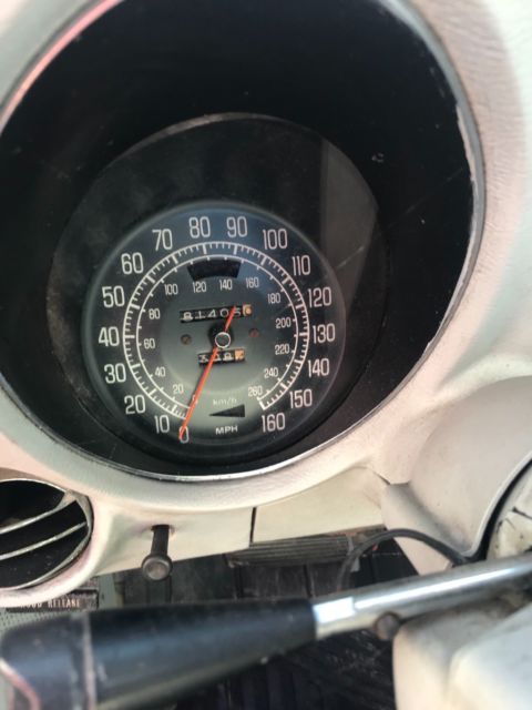 1977 White Chevrolet Corvette Coupe