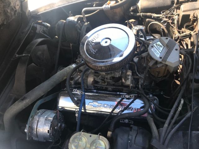 1977 White Chevrolet Corvette Coupe