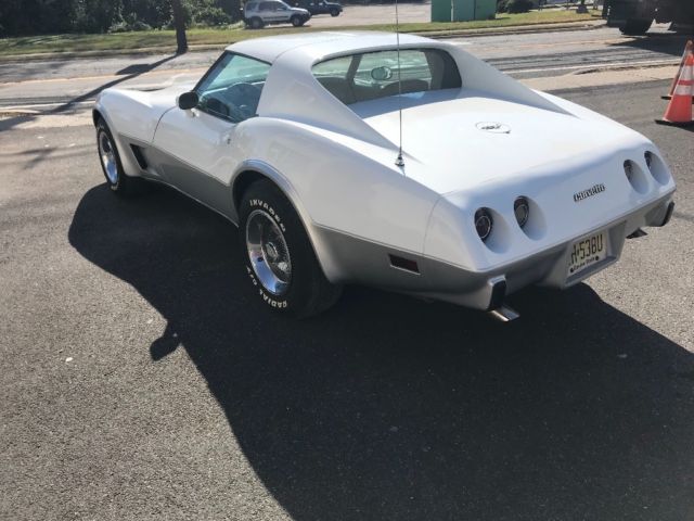 1977 White Chevrolet Corvette Coupe