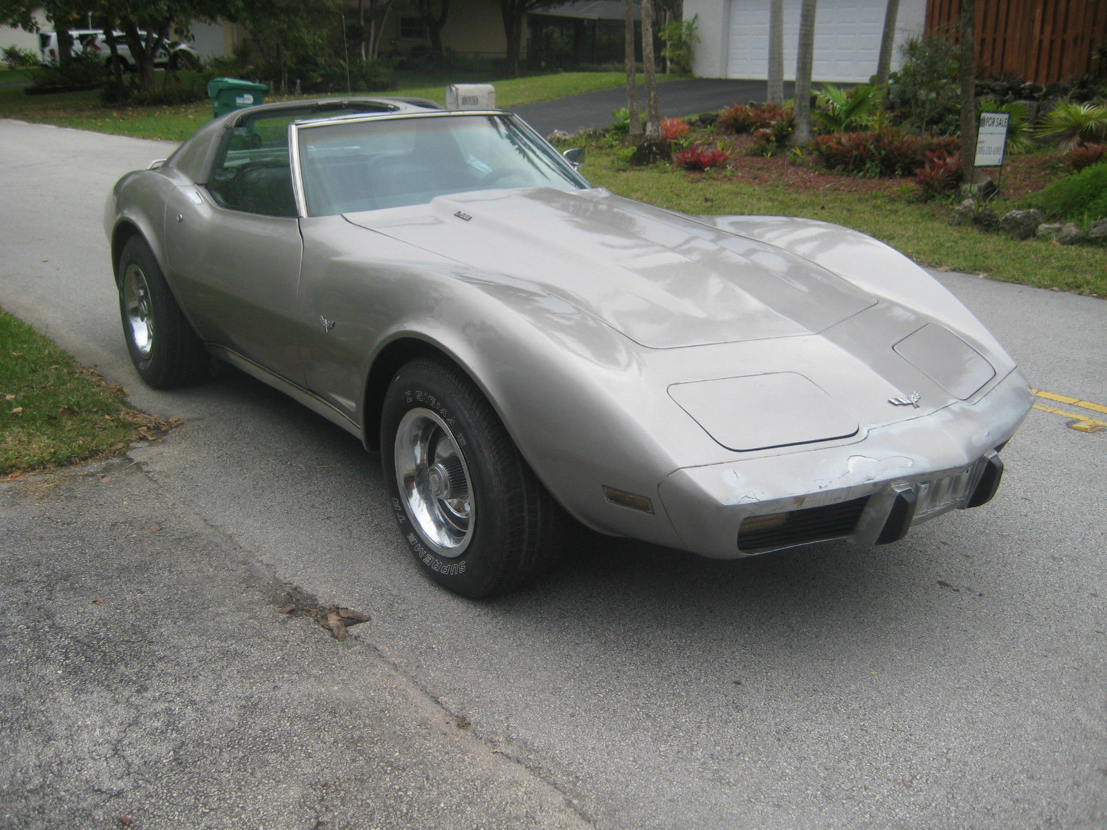 1977 Silver Chevrolet Corvette